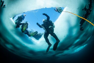 Diving under an ice lake, speed riding, snowkiting... Discover the best spots for a sensational holiday in every respect!